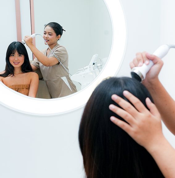 Clinical scalp imaging review during a precision diagnosis consultation at EUROHAIRLAB.